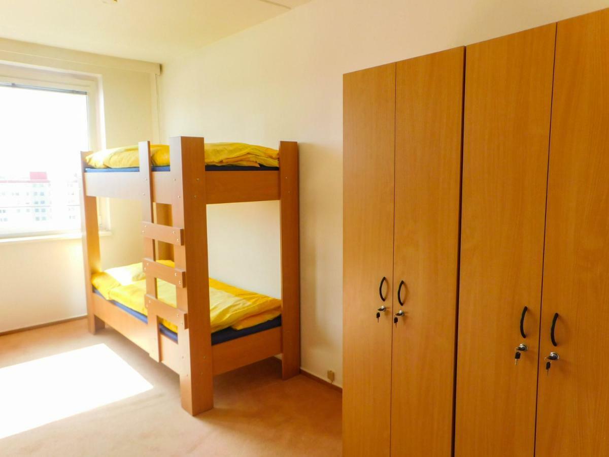 Хостел Km House Cerny Most Прага Экстерьер фото