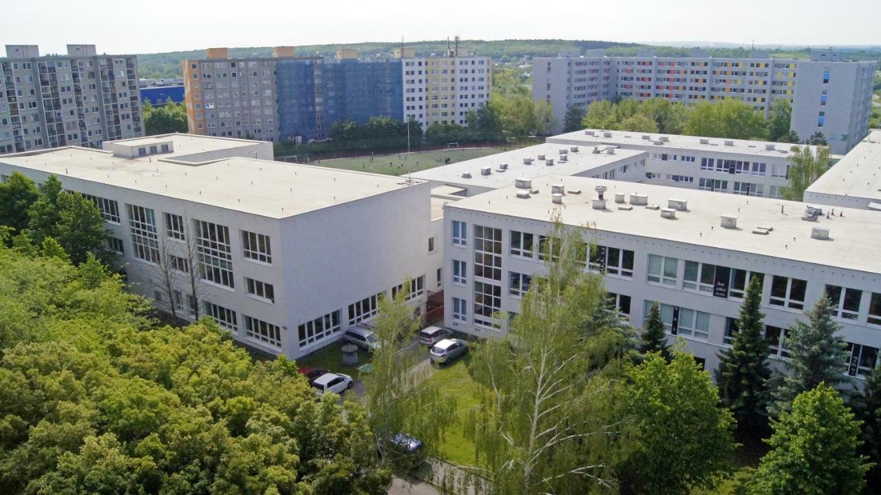 Хостел Km House Cerny Most Прага Экстерьер фото
