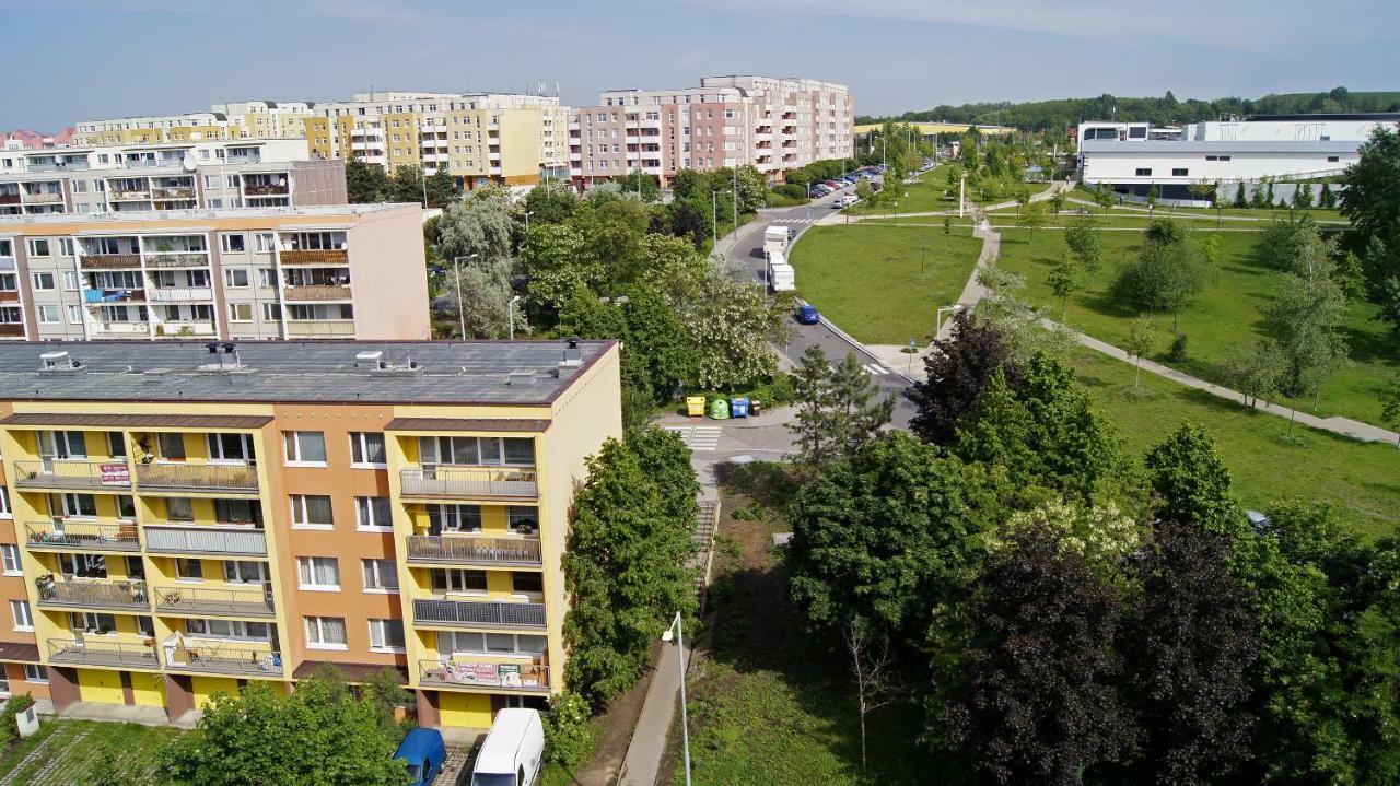 Хостел Km House Cerny Most Прага Экстерьер фото