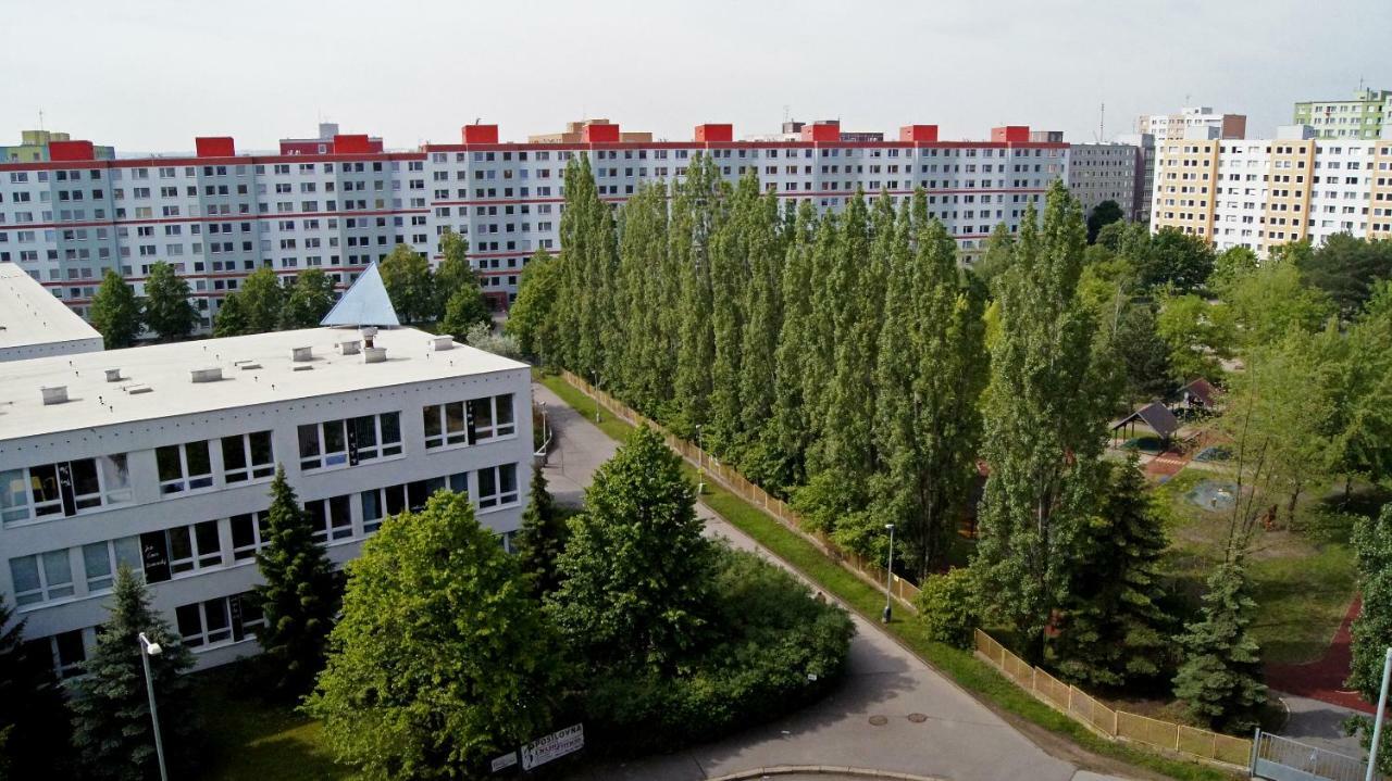 Хостел Km House Cerny Most Прага Экстерьер фото