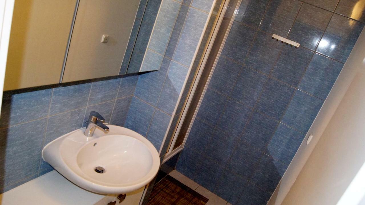 Хостел Km House Cerny Most Прага Экстерьер фото