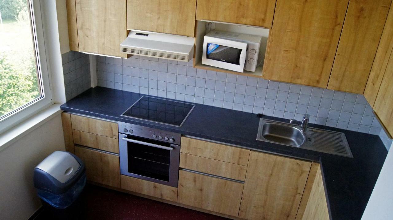 Хостел Km House Cerny Most Прага Экстерьер фото